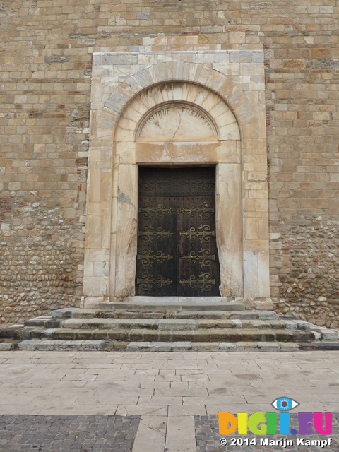 FZ007500 Cloister of Elne door